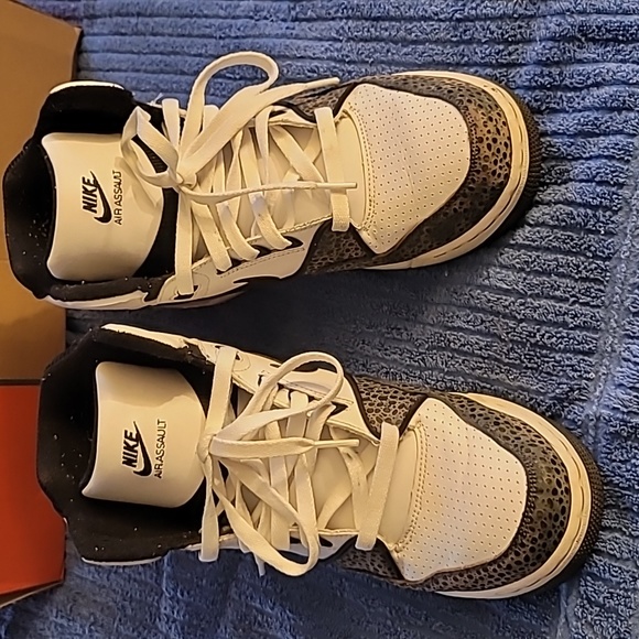 NIKE AIRS HIGH TOPS - Picture 9 of 9